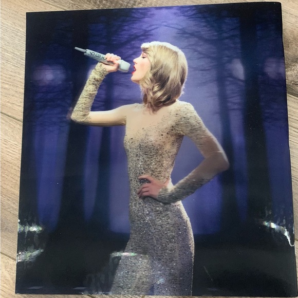 Holographic 1989 VIP tour book - Picture 4 of 4